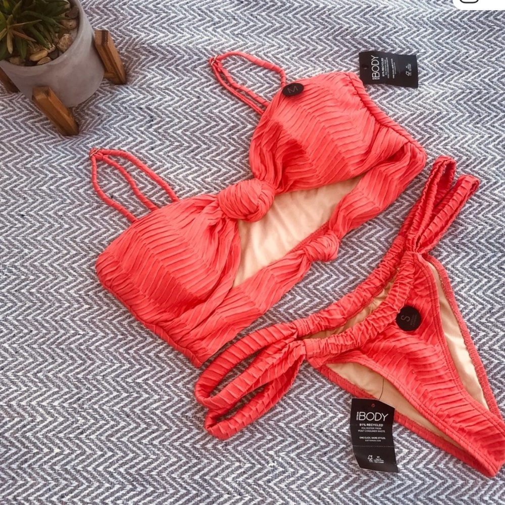 New Cotton On coral textured Bikini Top ban-do size s/m